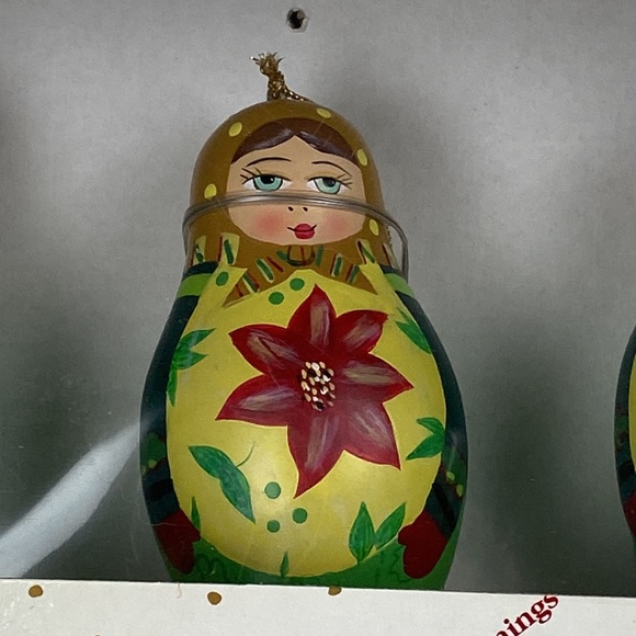 Vintage boxed set of 3 wooden Matryoshka 🪆 Doll Ornaments Christmas poinsettia - Picture 5 of 10